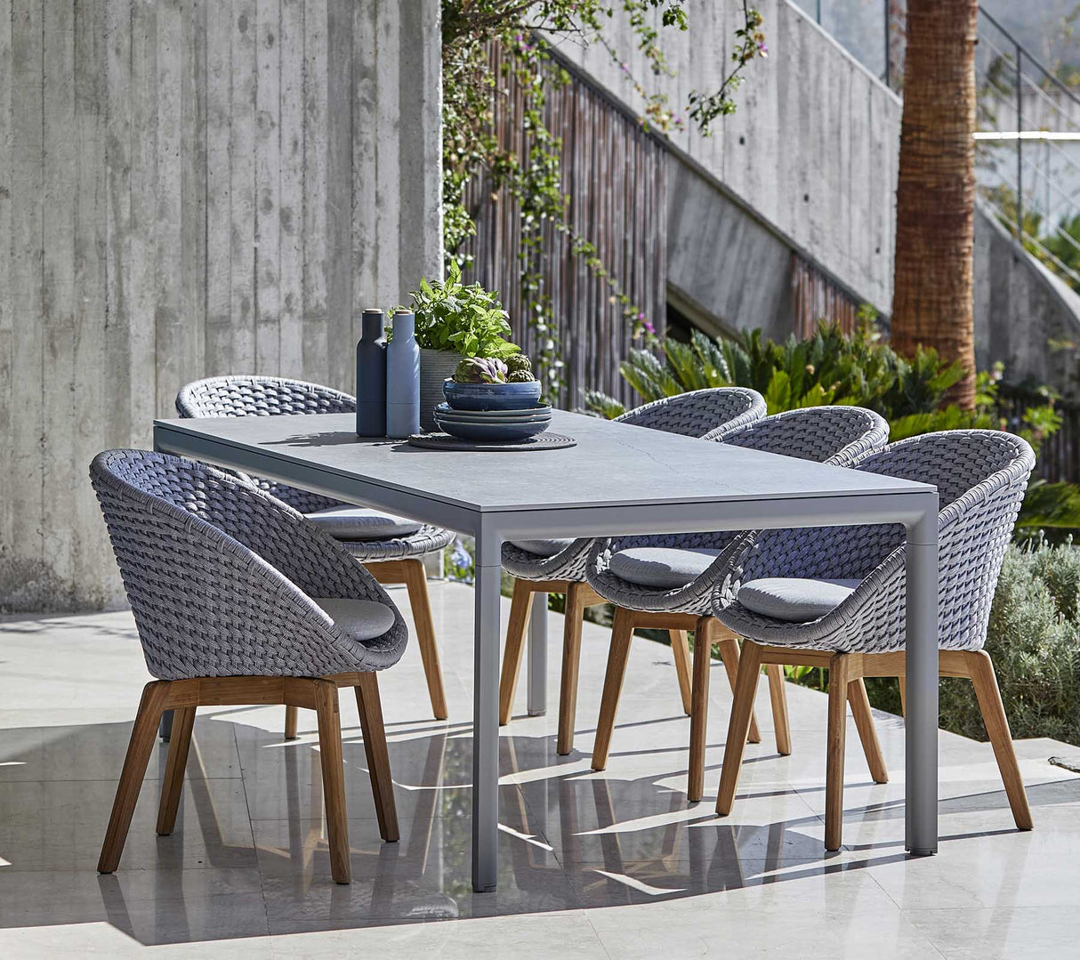 Drop dining table