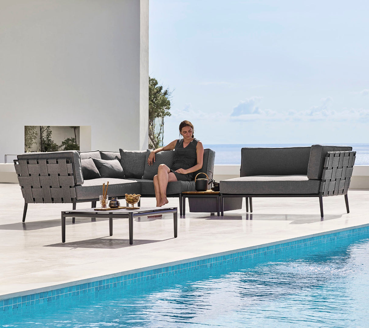 Conic modular corner sofa