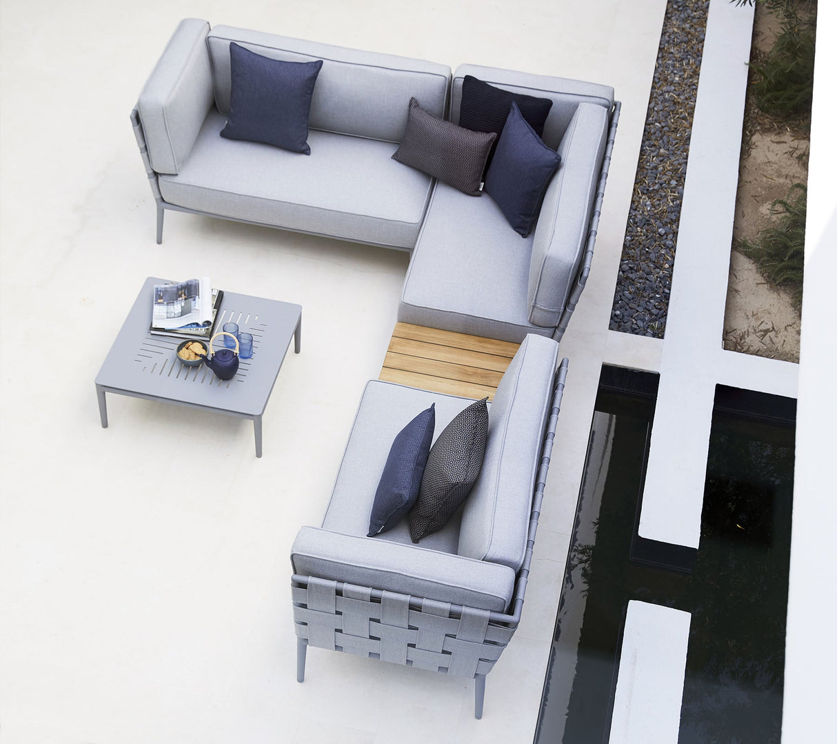 Conic modular corner sofa with box table