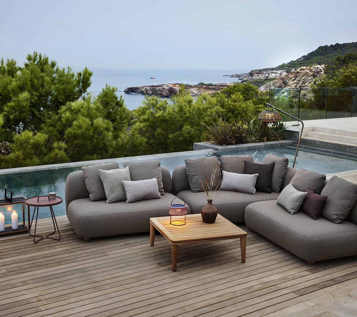 Capture corner sofa w/table & chaise lounge
