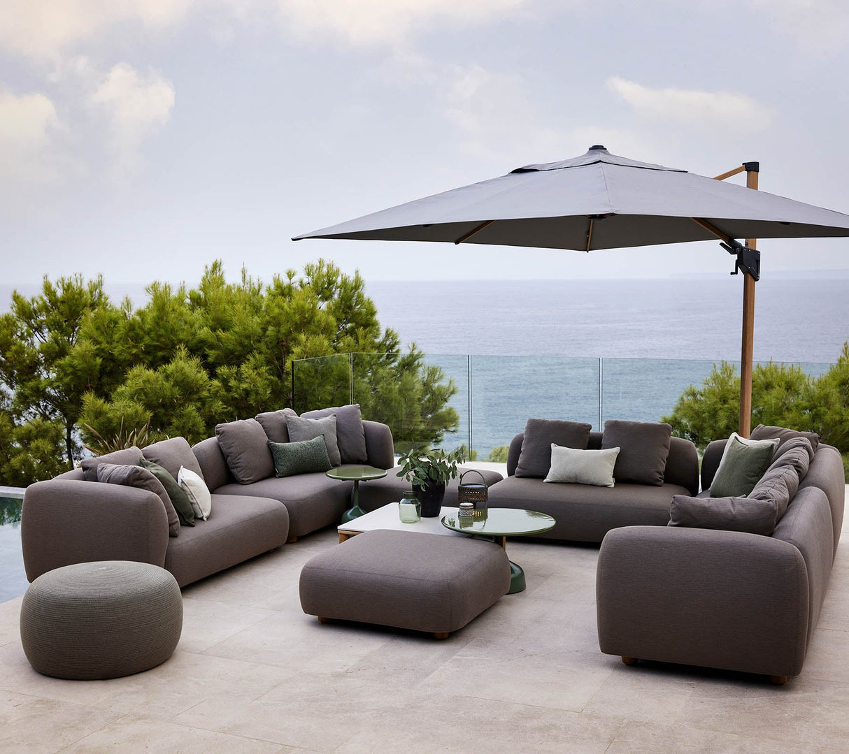 Capture corner sofa w/table & chaise lounge