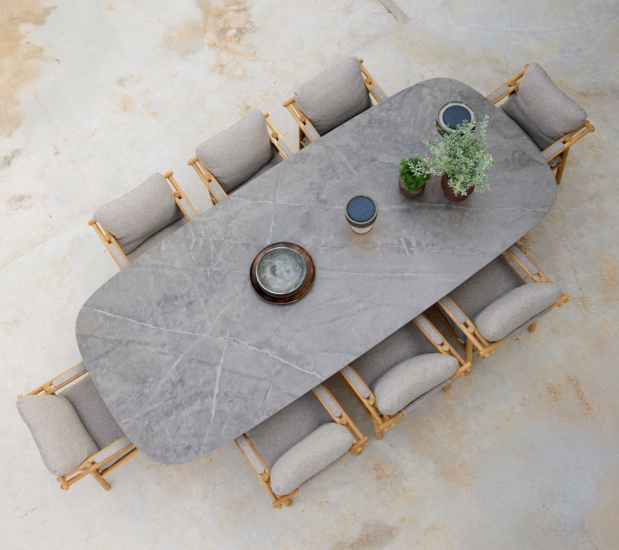 Mellow dining table, oval - large