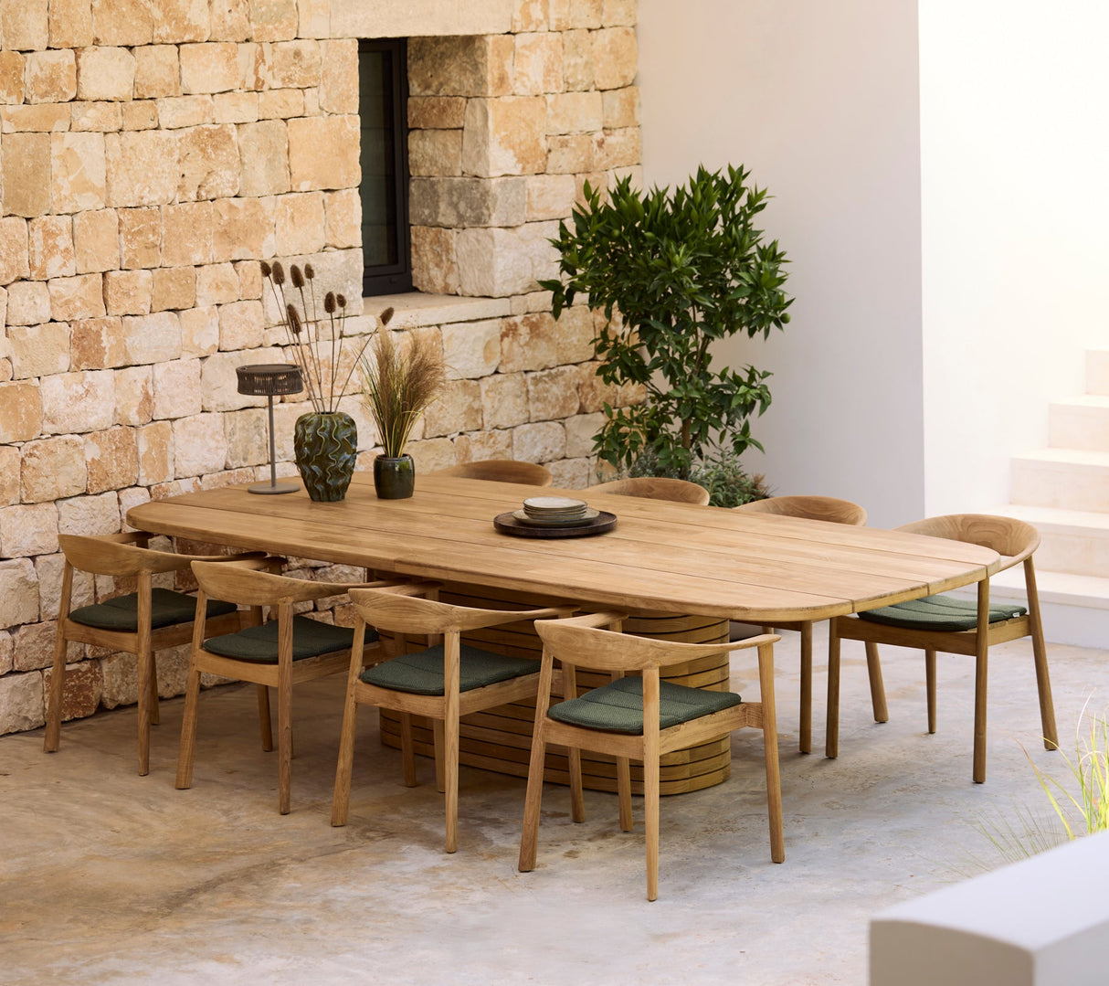 Mellow dining table, oval - large