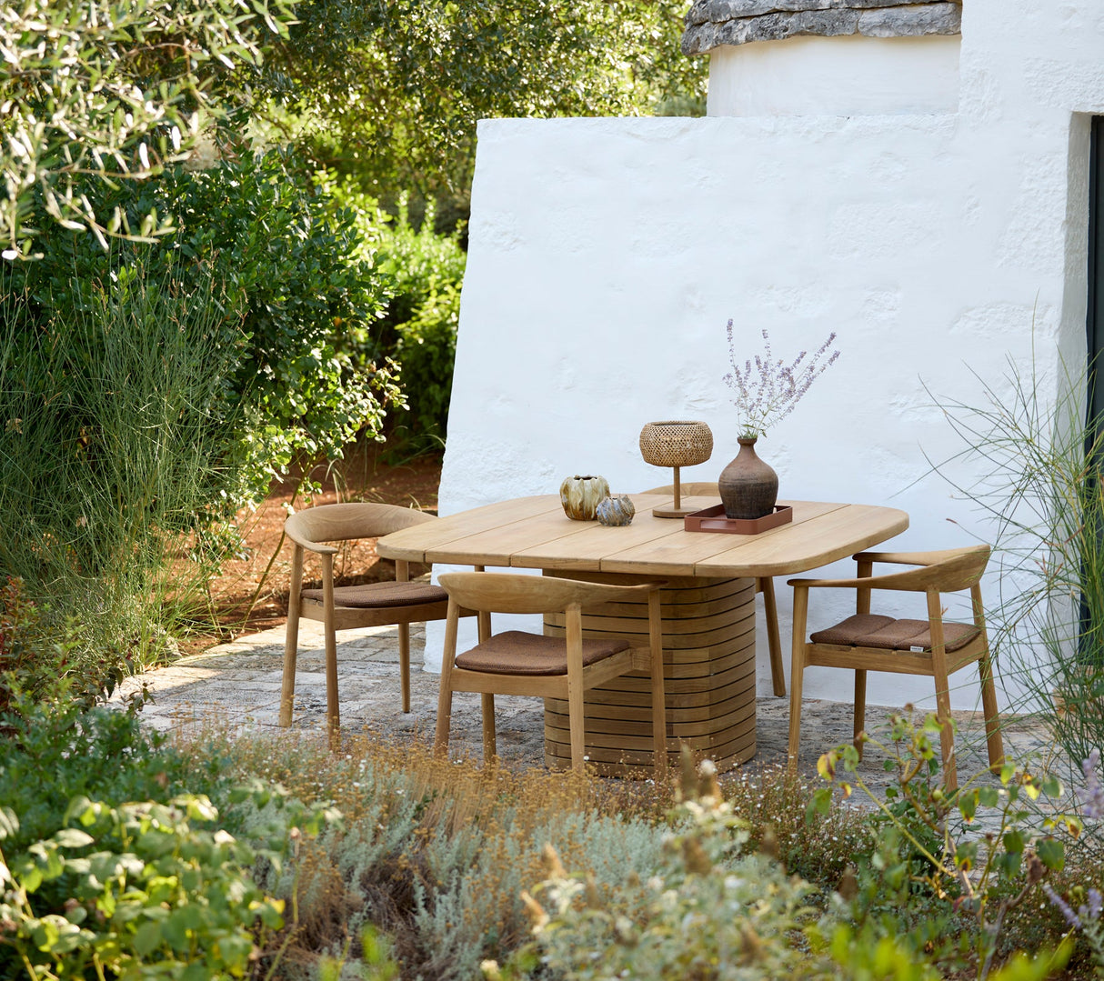 Mellow dining table, square