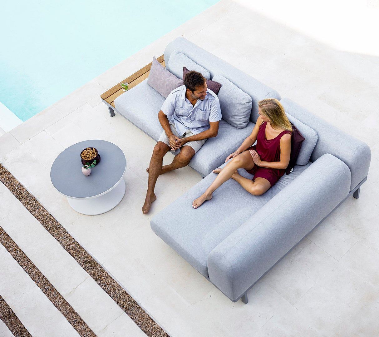 Space compact 2-module corner sofa with side table