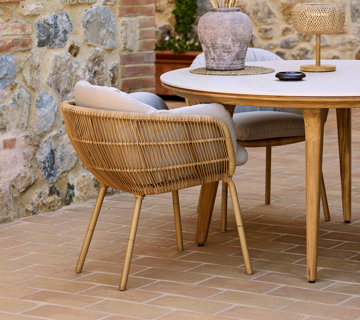 Stay chair, stackable