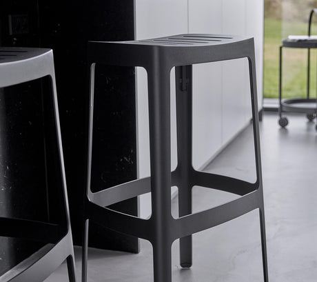 Cut bar chair