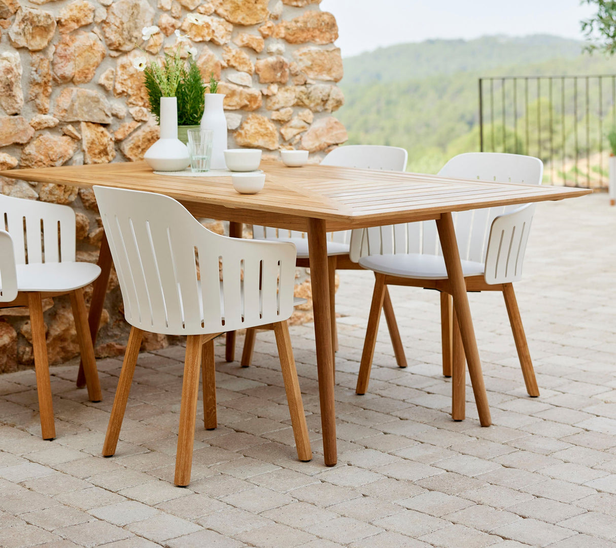 Define dining table, 180x100 cm