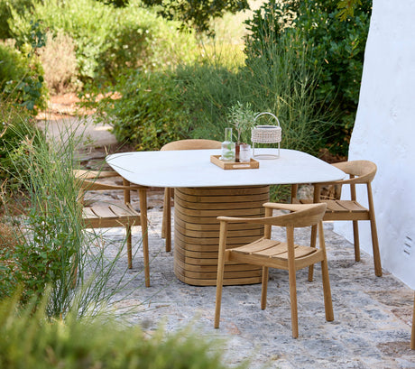 Mellow dining table, square