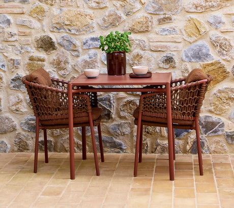 Bliss dining table