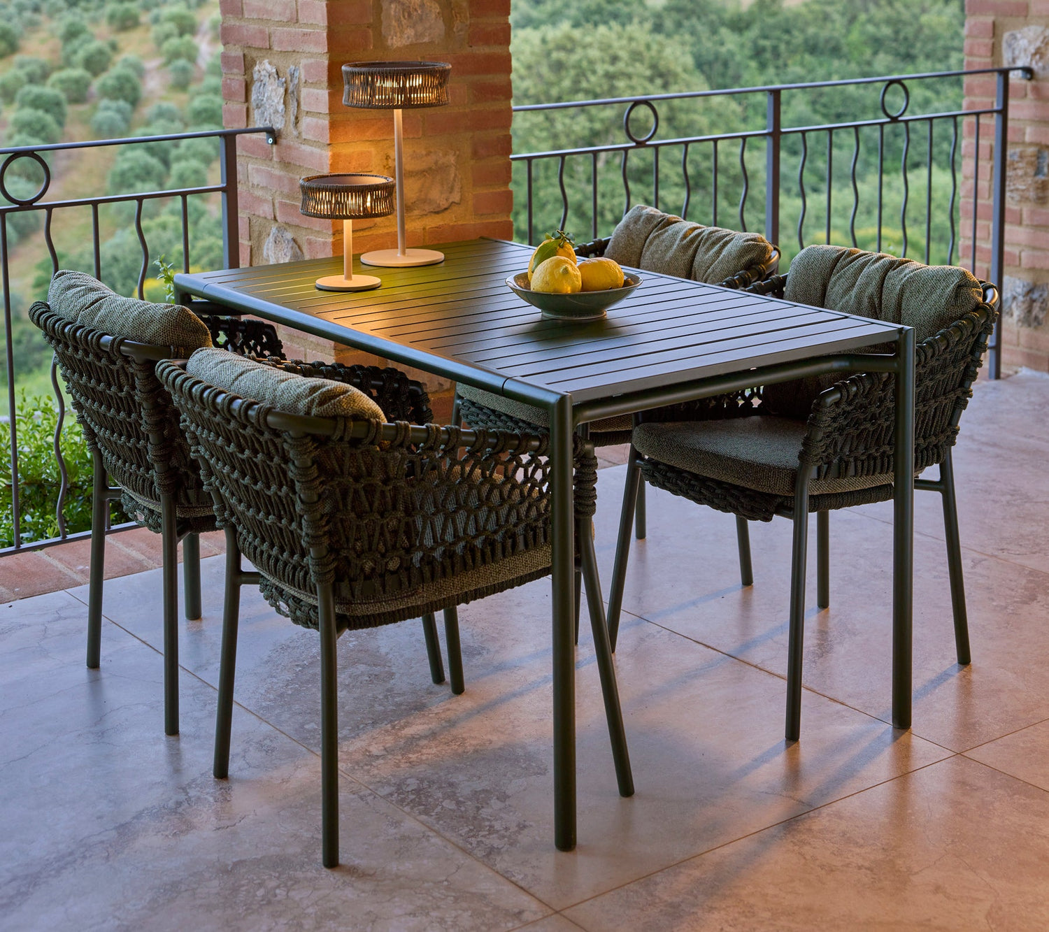 Bliss dining table rectangular