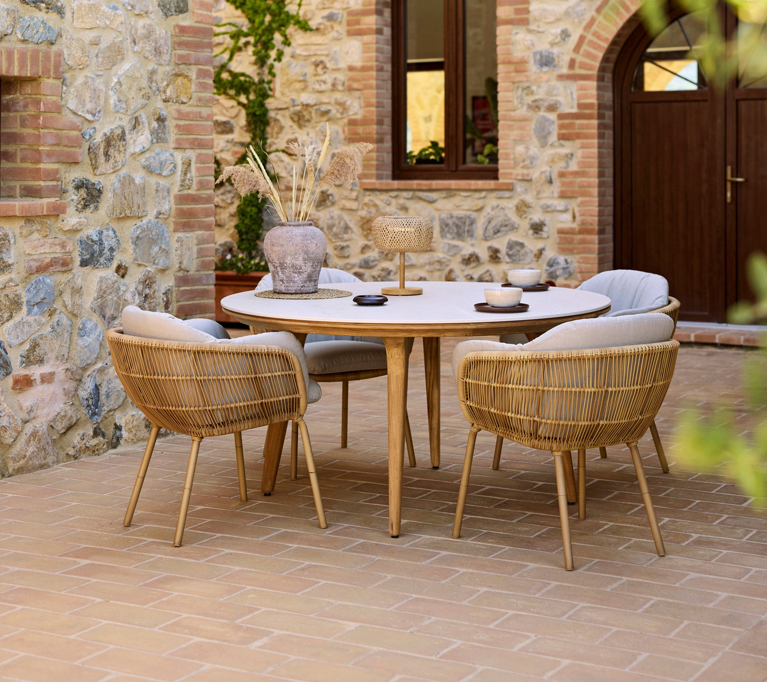 Stay chair, stackable